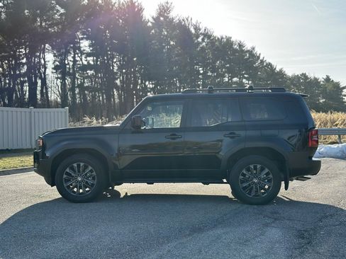 Used 2025 Toyota Land Cruiser image 4