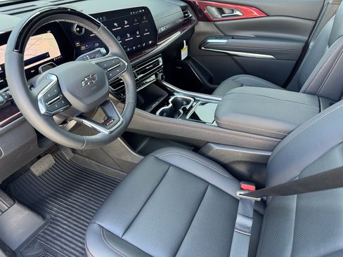 New 2026 Chevrolet Traverse Z71 w/ Enhanced Driving Package AWD/4WD image 9