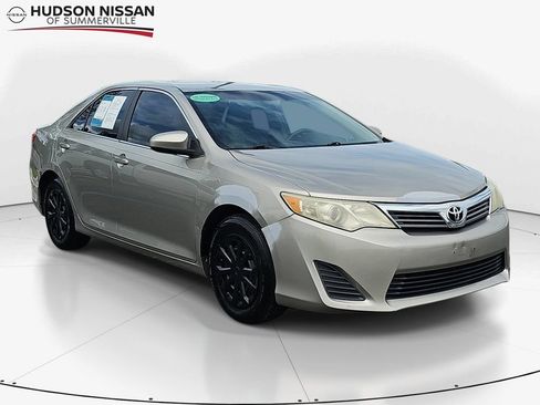 Used 2013 Toyota Camry FWD image 1