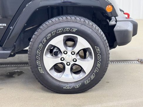 Used 2017 Jeep Wrangler Unlimited Sahara w/ Connectivity Group image 4