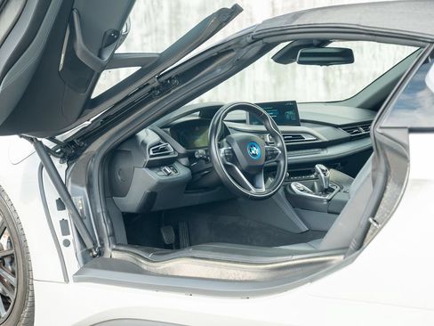 Used 2019 BMW i8 Roadster AWD/4WD image 10