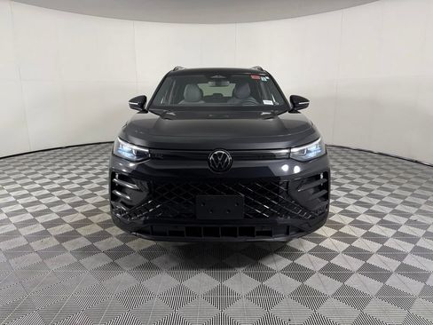 Used 2025 Volkswagen Tiguan SE R-Line AWD/4WD image 4