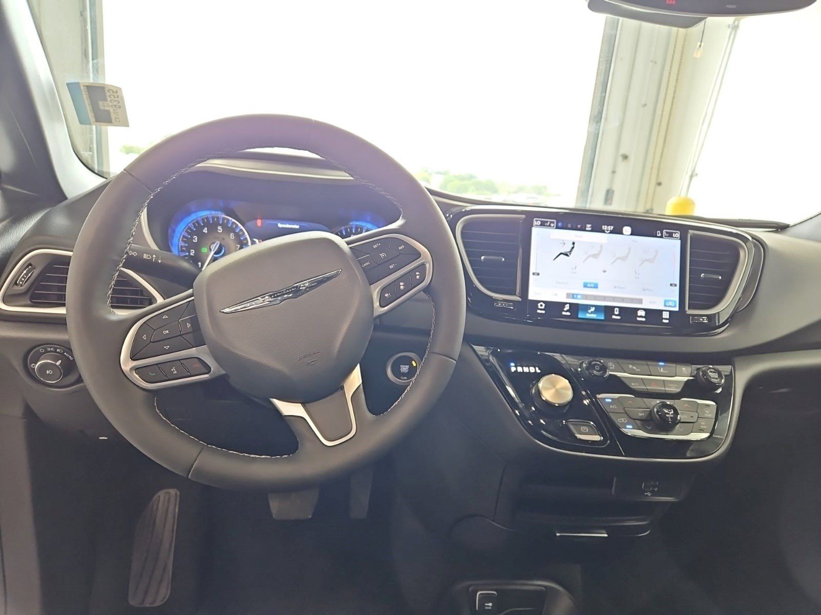 Used 2026 Chrysler Pacifica Select FWD image 8