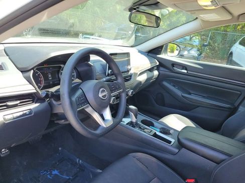 Used 2025 Nissan Altima 2.5 SV FWD image 9