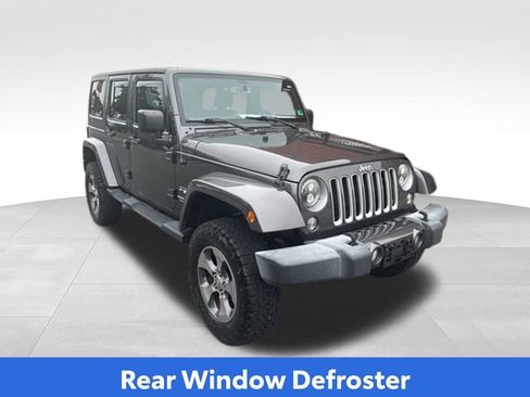 Used 2016 Jeep Wrangler Unlimited Sahara w/ Dual Top Group AWD/4WD image 21