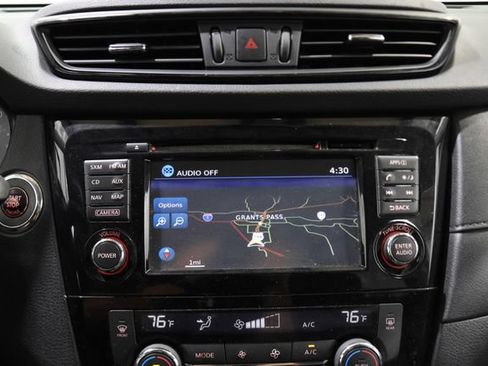Used 2017 Nissan Rogue SV w/ SV Premium Package AWD/4WD image 21
