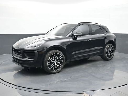 Certified 2024 Porsche Macan AWD/4WD image 1