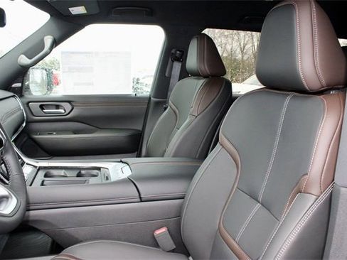 New 2025 Nissan Armada SL w/ Captain's Chari Seat Package image 11