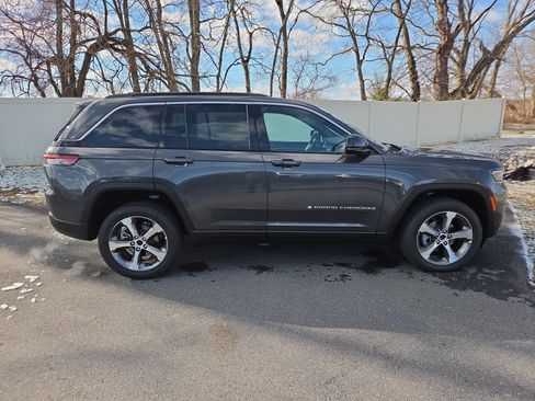 New 2026 Jeep Grand Cherokee Limited w/ Luxury Tech Group II AWD/4WD image 2