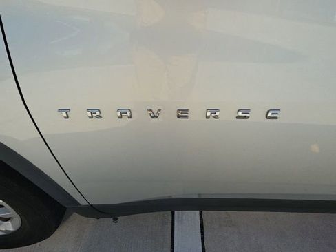 Used 2021 Chevrolet Traverse LS FWD image 11