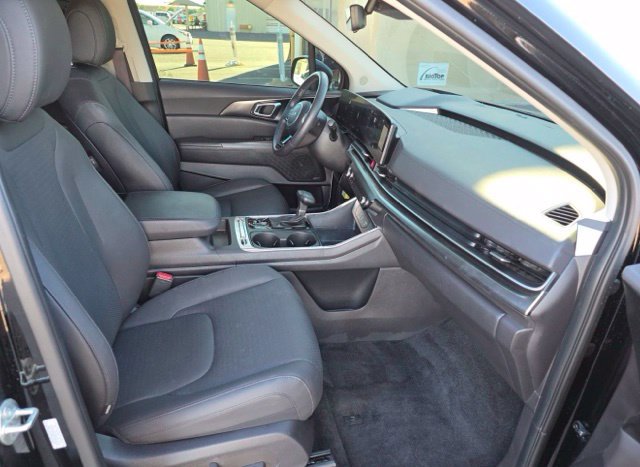 Certified 2025 Kia Carnival SX Prestige FWD image 8