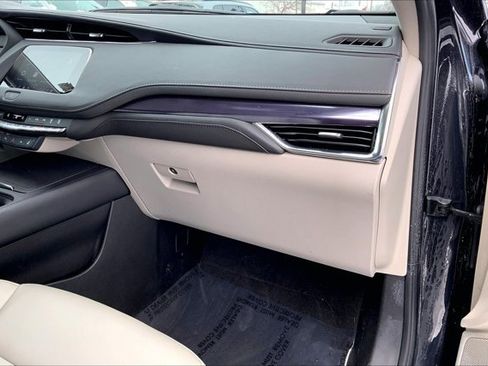 Used 2023 Cadillac XT4 Luxury w/ Cold Weather Package image 16