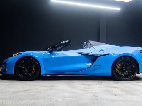 Used 2025 Chevrolet Corvette Z06 RWD image 21