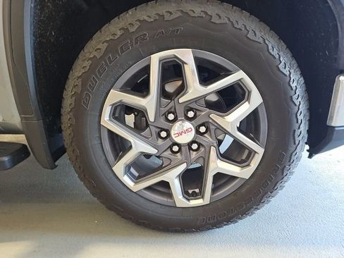 Used 2025 GMC Sierra 1500 SLT w/ SLT Premium Plus Package AWD/4WD image 28