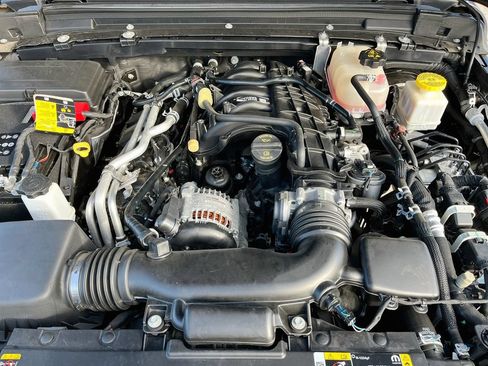 Used 2023 Jeep Gladiator Sport AWD/4WD image 10