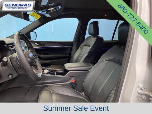 Used 2023 Jeep Grand Cherokee Overland AWD/4WD image 10