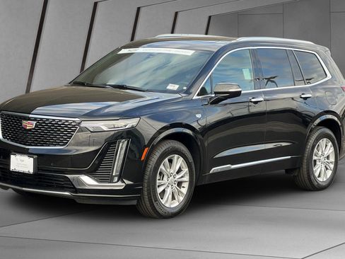 Certified 2025 Cadillac XT6 Luxury image 8