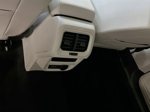 Used 2023 Volkswagen Tiguan SE image 28