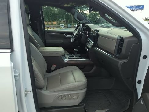 Used 2024 GMC Sierra 1500 SLT w/ SLT Premium Plus Package AWD/4WD image 15