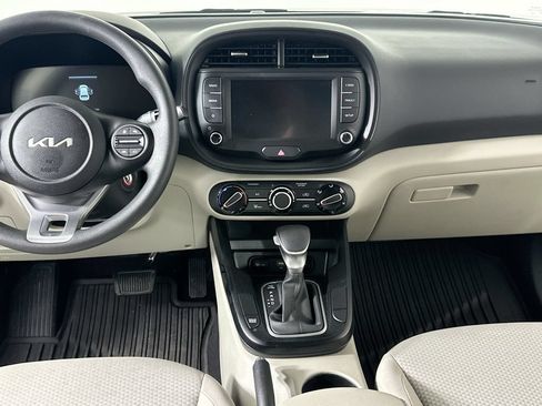 Used 2025 Kia Soul LX w/ LX Technology Package FWD image 18