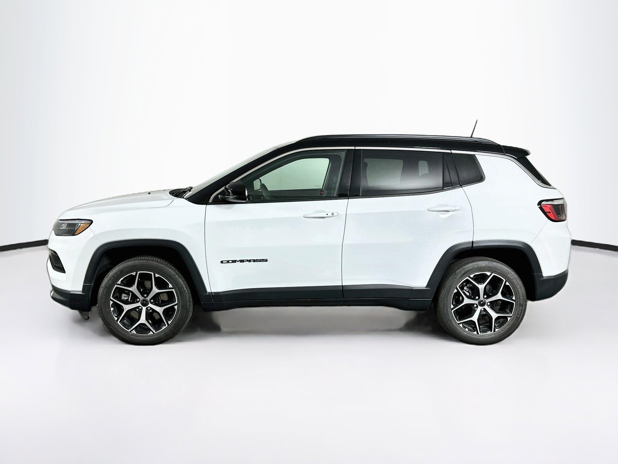 Used 2025 Jeep Compass Limited AWD/4WD image 4