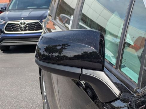 New 2026 Toyota Sienna XLE image 13