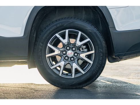 Used 2023 GMC Acadia SLE w/ Driver Convenience Package image 5