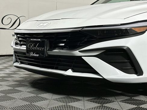 Used 2025 Hyundai Elantra Sport FWD image 33