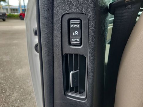 Used 2024 Honda Odyssey EX-L image 13