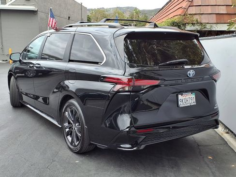 Certified 2024 Toyota Sienna XSE w/ XSE Plus Package FWD image 4