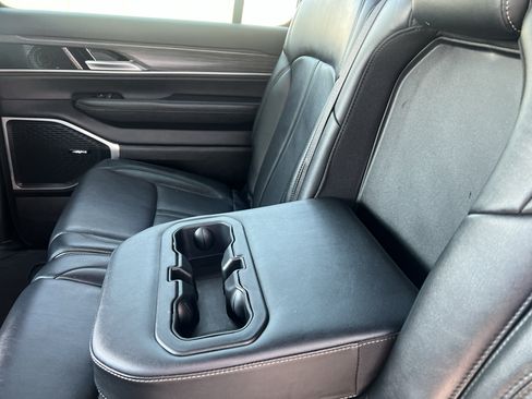 Used 2024 Jeep Wagoneer Series II w/ Flexible Seating Group RWD image 21