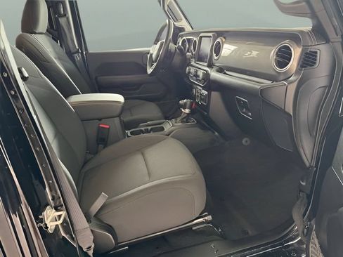 Used 2021 Jeep Wrangler Unlimited Sahara w/ Uconnect 4C Nav & Sound Group AWD/4WD image 23