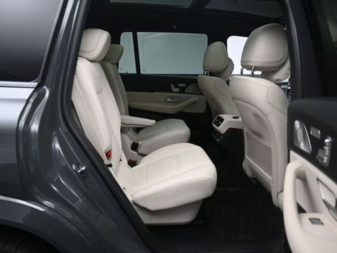 Used 2025 Mercedes-Benz GLS 450 4MATIC image 29
