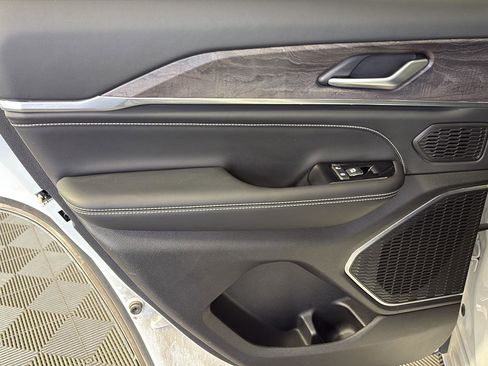 Used 2023 Jeep Grand Cherokee Overland image 23