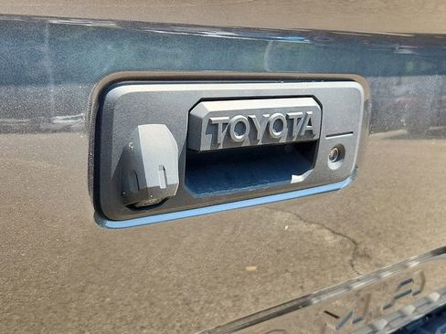 Used 2018 Toyota Tacoma SR w/ SR Convenience Package AWD/4WD image 29