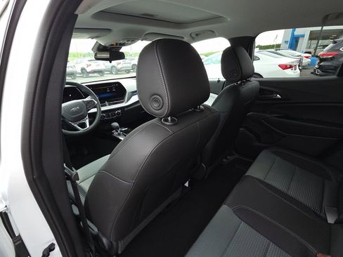 New 2026 Chevrolet Trax LT w/ Sunroof Package FWD image 28