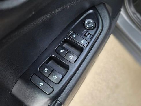 Used 2024 Hyundai Venue Limited image 20