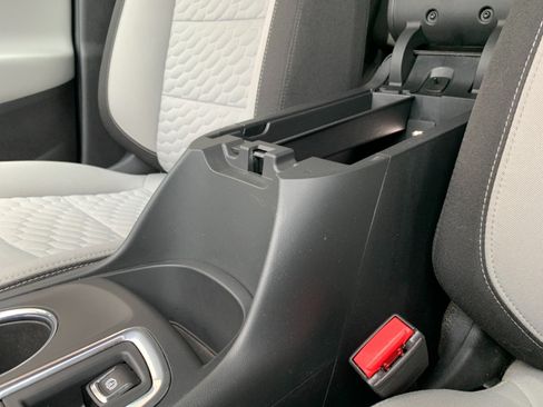 Used 2019 Chevrolet Equinox LS w/ LS Convenience Package AWD/4WD image 22