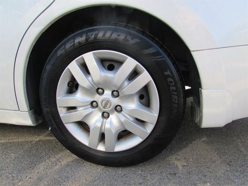 Used 2010 Nissan Altima 2.5 S FWD image 24