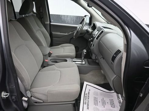Used 2018 Nissan Frontier SV w/ Value Truck Package AWD/4WD image 7