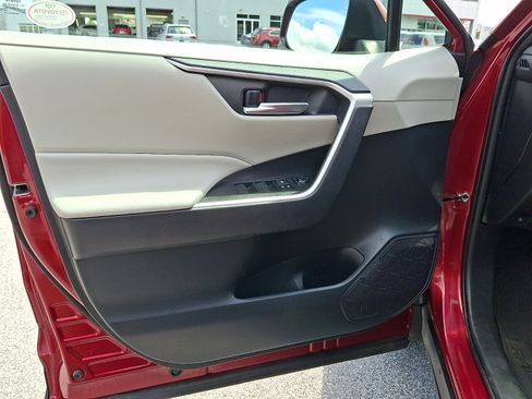 Used 2021 Toyota RAV4 XLE w/ Convenience Package AWD/4WD image 14
