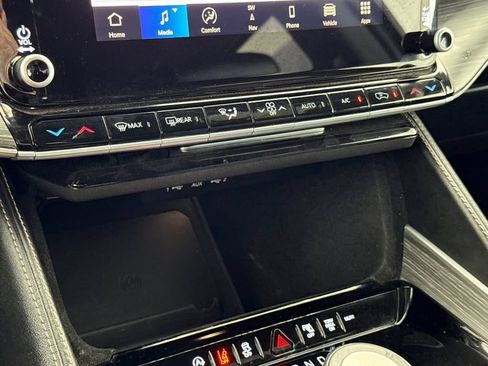 Used 2024 Jeep Wagoneer Series II w/ Flexible Seating Group RWD image 21