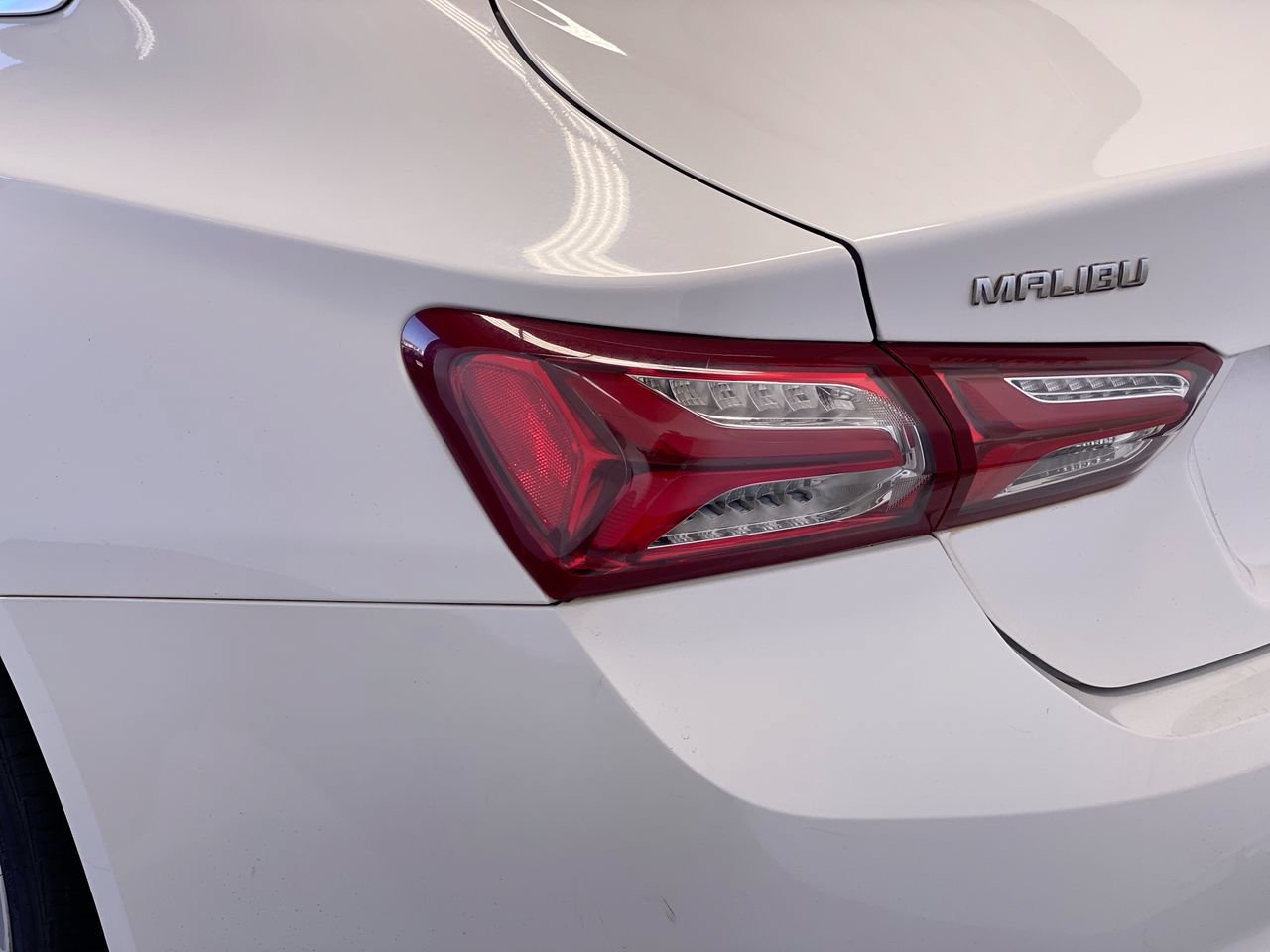 Used 2022 Chevrolet Malibu LT FWD image 9