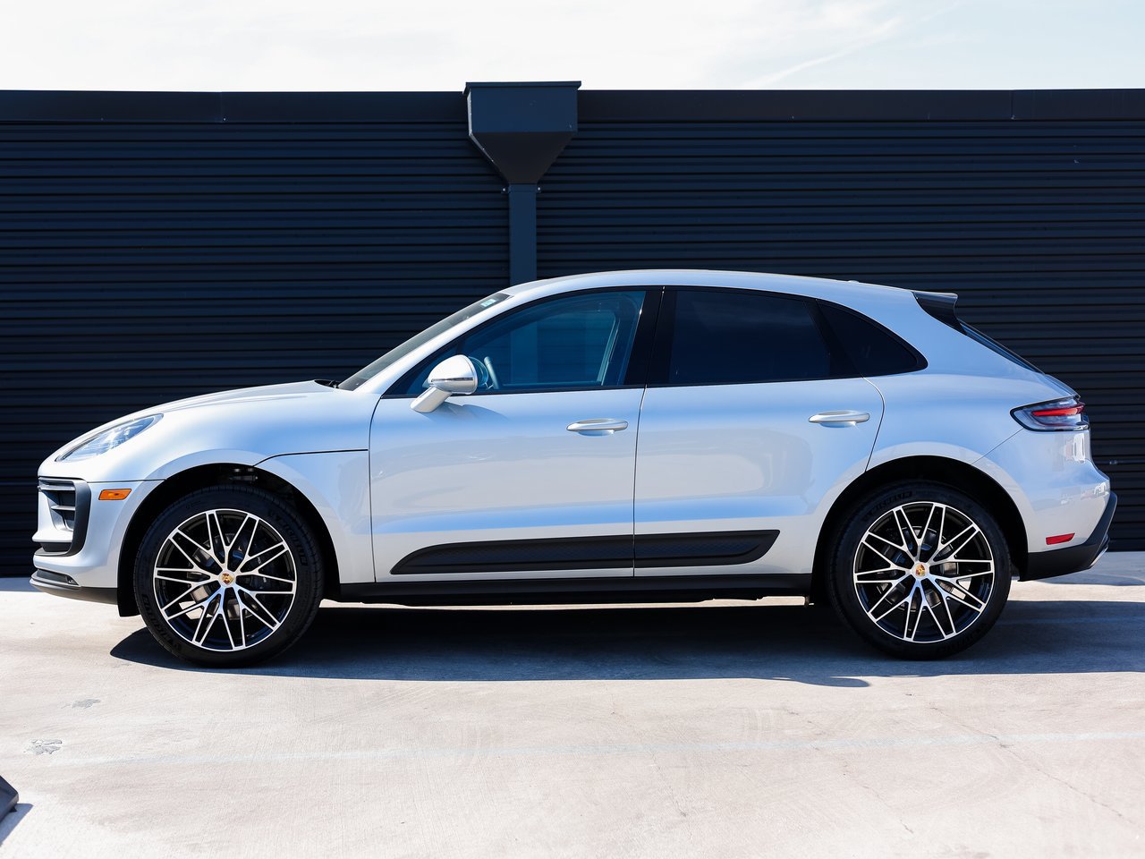 Certified 2026 Porsche Macan AWD/4WD image 2