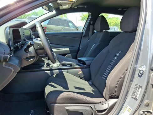 Used 2025 Hyundai Elantra Sport image 13