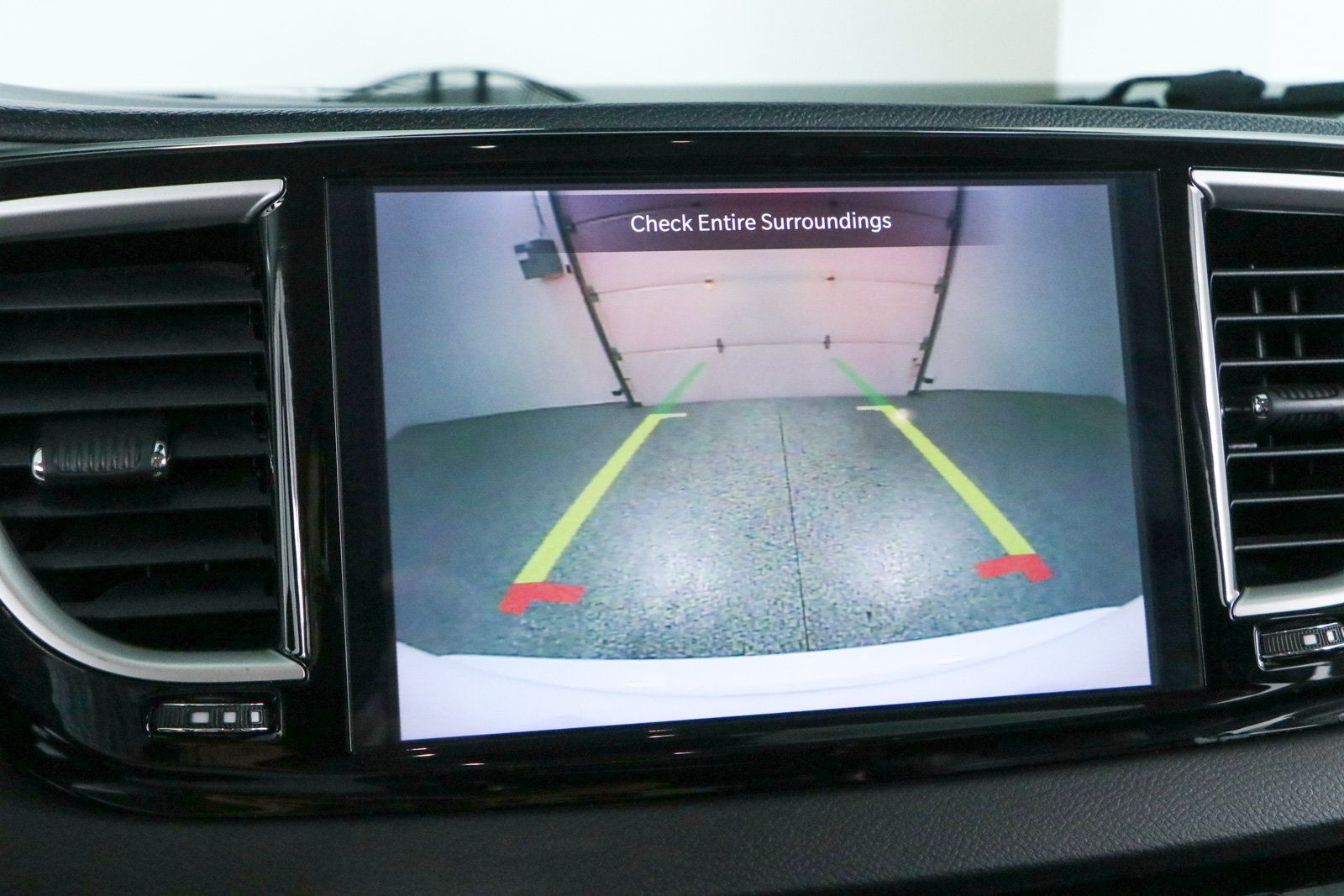 Used 2024 Chrysler Pacifica Touring-L FWD image 18