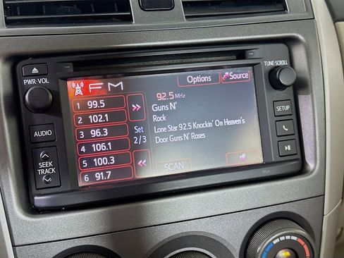 Used 2013 Toyota Corolla LE image 21