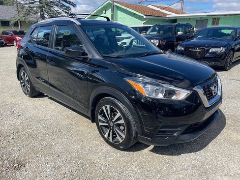 Used 2018 Nissan Kicks SV FWD image 4