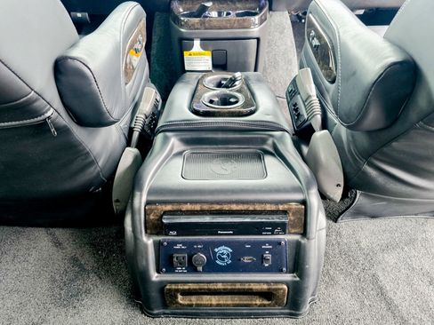 Used 2025 Chevrolet Express 2500 w/ Driver Convenience Package image 31