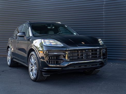 Certified 2025 Porsche Cayenne image 26